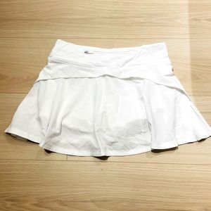 Lululemon white tennis skirt, size 4. BNWOT.